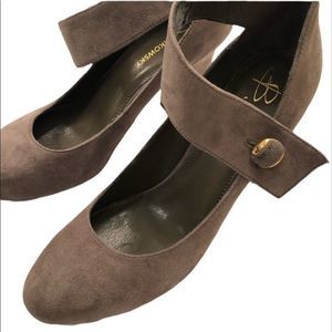 B. Makowsky heels. Size 8.